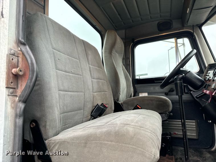 image for item EG6976 2004 Peterbilt 330 truck cab and chassis