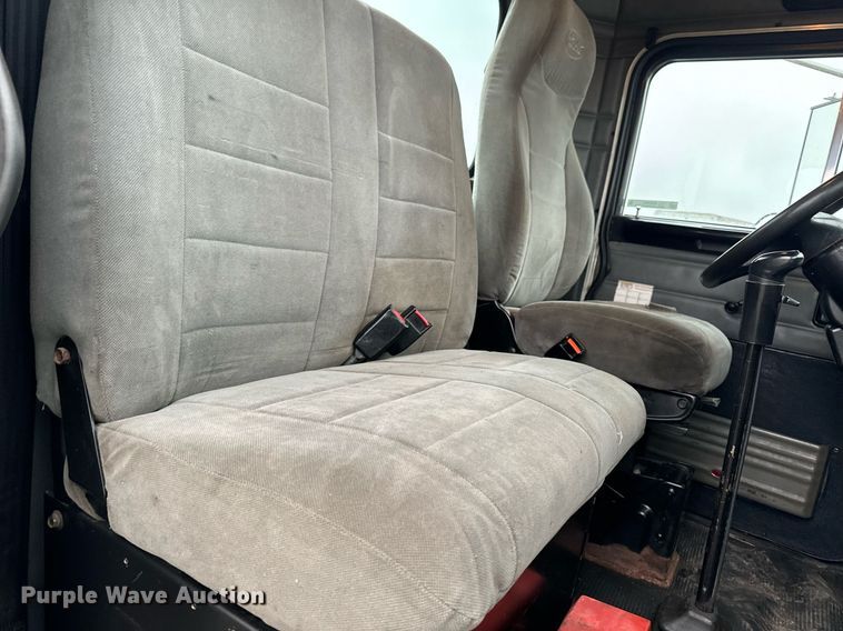 image for item EG6976 2004 Peterbilt 330 truck cab and chassis