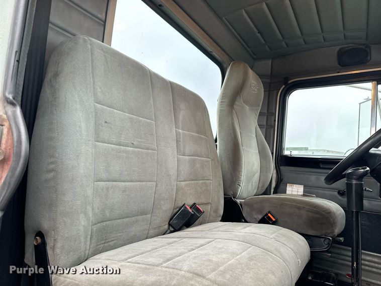 image for item EG6976 2004 Peterbilt 330 truck cab and chassis