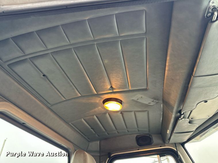 image for item EG6976 2004 Peterbilt 330 truck cab and chassis