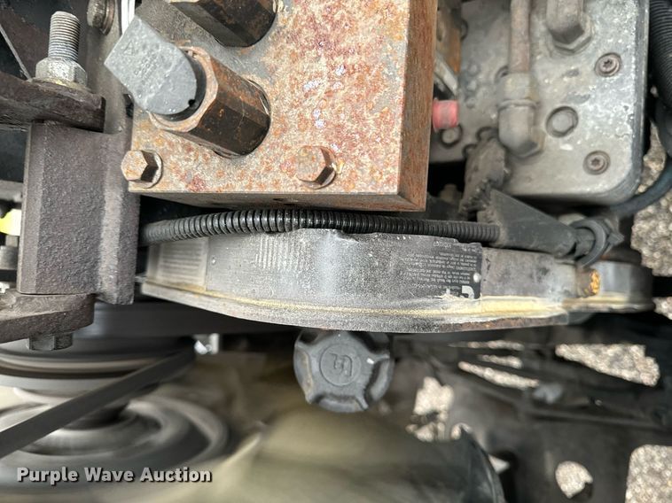 image for item EG6976 2004 Peterbilt 330 truck cab and chassis