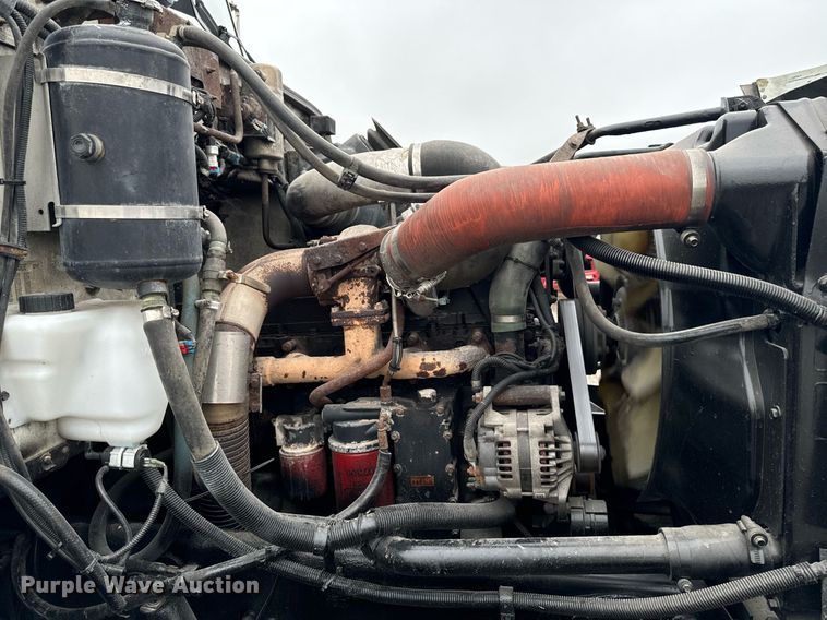 image for item EG6976 2004 Peterbilt 330 truck cab and chassis