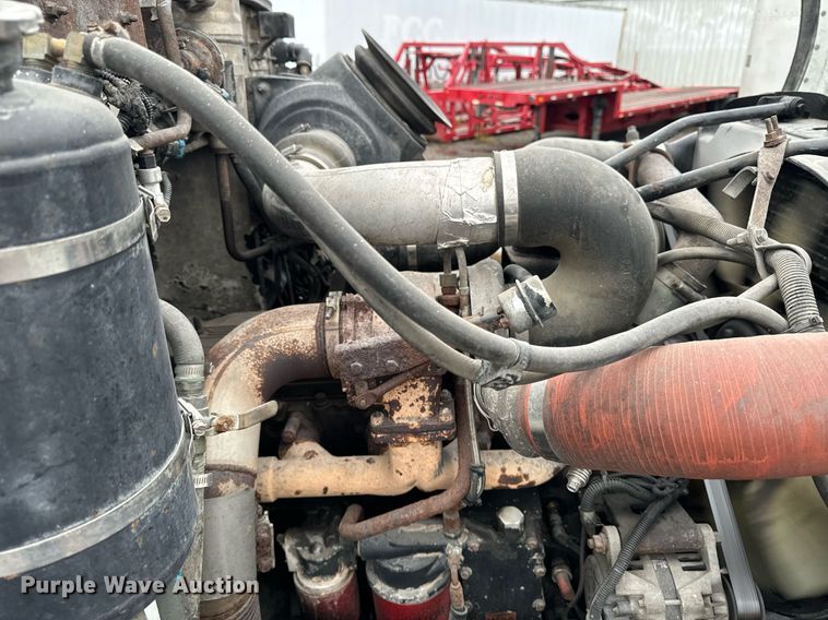 image for item EG6976 2004 Peterbilt 330 truck cab and chassis