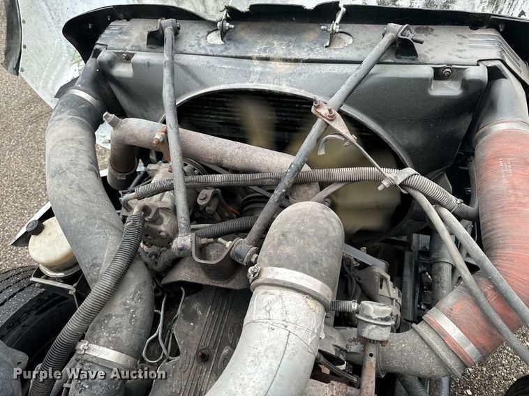 image for item EG6976 2004 Peterbilt 330 truck cab and chassis