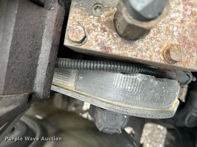 image for item EG6976 2004 Peterbilt 330 truck cab and chassis