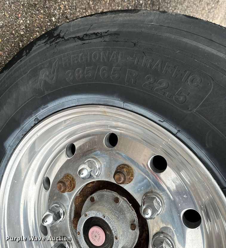 image for item EG6976 2004 Peterbilt 330 truck cab and chassis