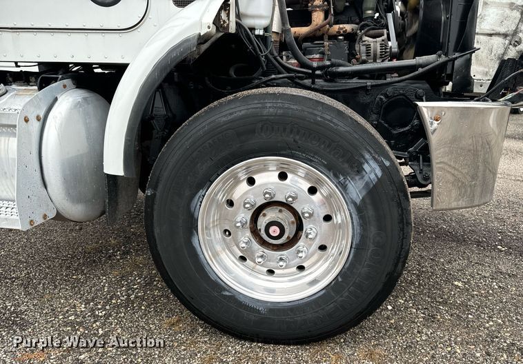 image for item EG6976 2004 Peterbilt 330 truck cab and chassis