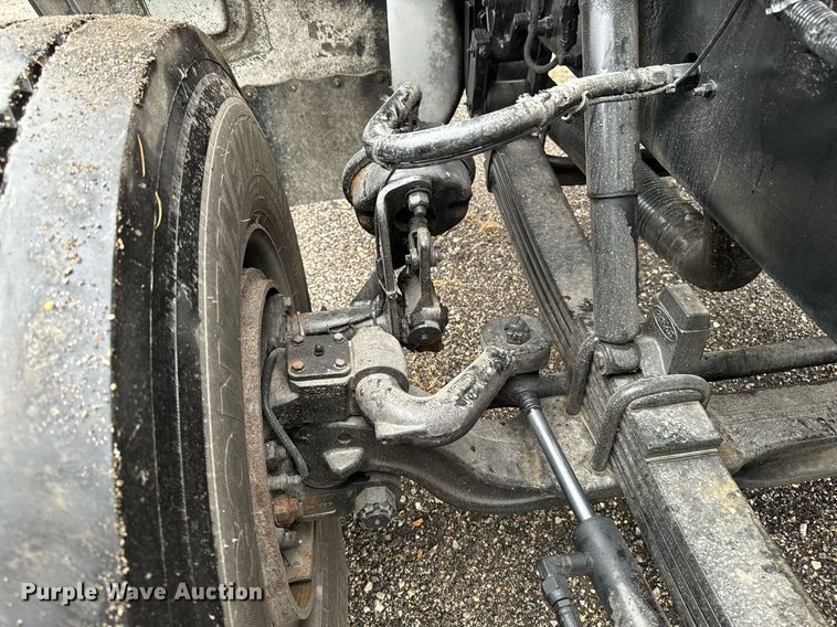 image for item EG6976 2004 Peterbilt 330 truck cab and chassis