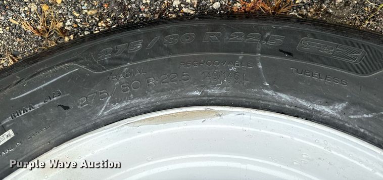 image for item EG6976 2004 Peterbilt 330 truck cab and chassis