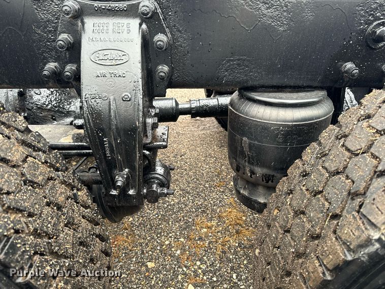 image for item EG6976 2004 Peterbilt 330 truck cab and chassis