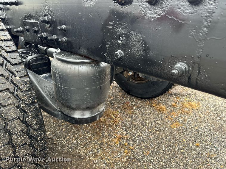 image for item EG6976 2004 Peterbilt 330 truck cab and chassis