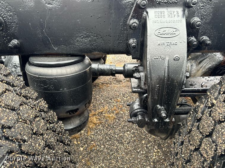 image for item EG6976 2004 Peterbilt 330 truck cab and chassis