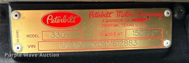 image for item EG6976 2004 Peterbilt 330 truck cab and chassis