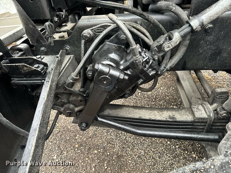 image for item EG6976 2004 Peterbilt 330 truck cab and chassis