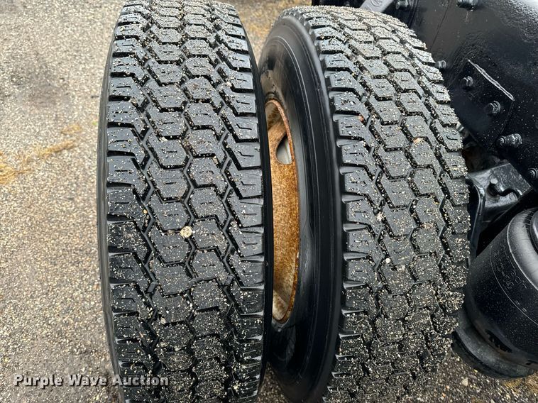 image for item EG6976 2004 Peterbilt 330 truck cab and chassis