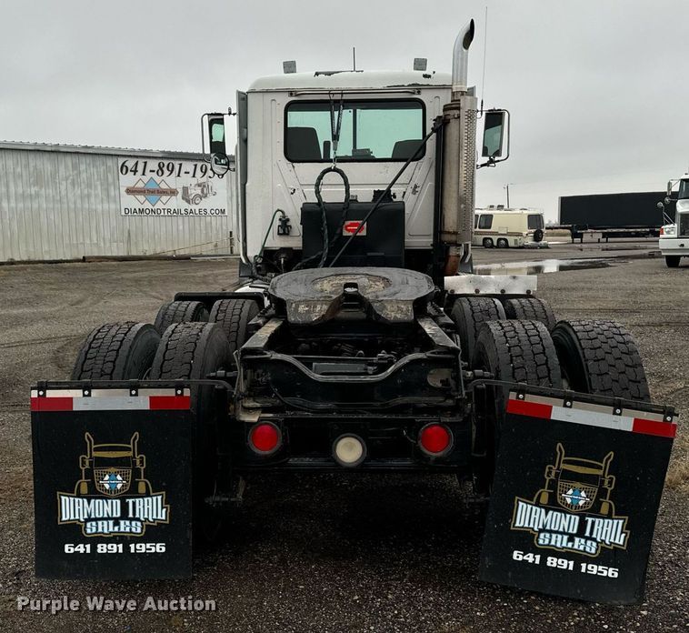 image for item EG6977 1999 Mack CH613 semi truck