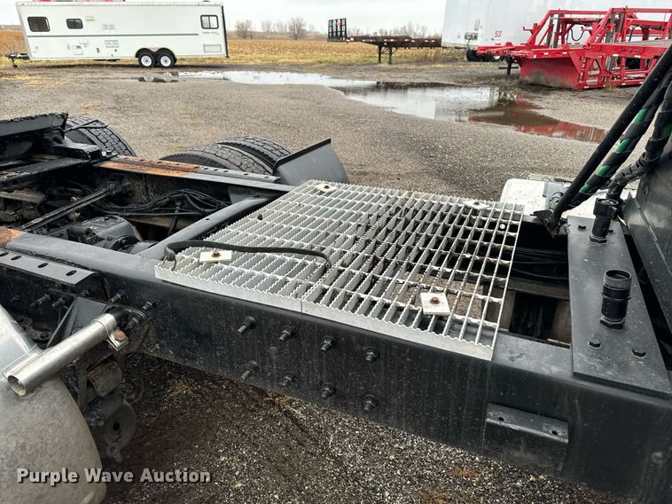 image for item EG6977 1999 Mack CH613 semi truck