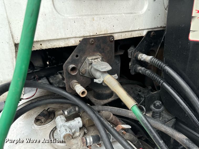 image for item EG6977 1999 Mack CH613 semi truck