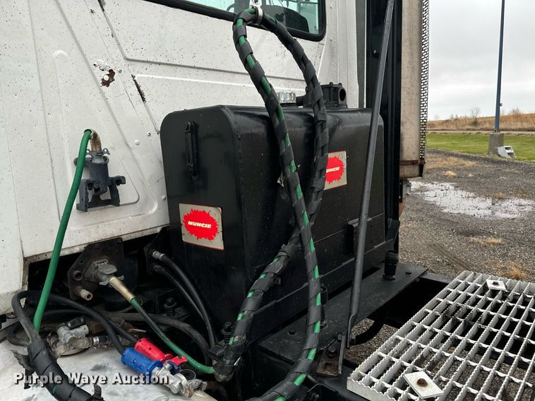 image for item EG6977 1999 Mack CH613 semi truck