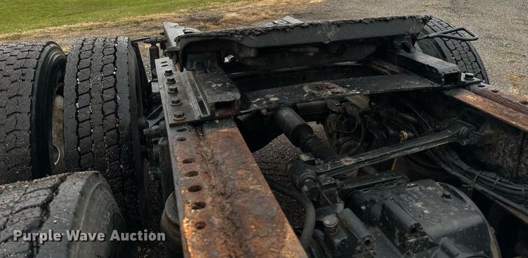 image for item EG6977 1999 Mack CH613 semi truck