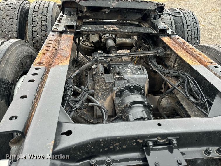 image for item EG6977 1999 Mack CH613 semi truck