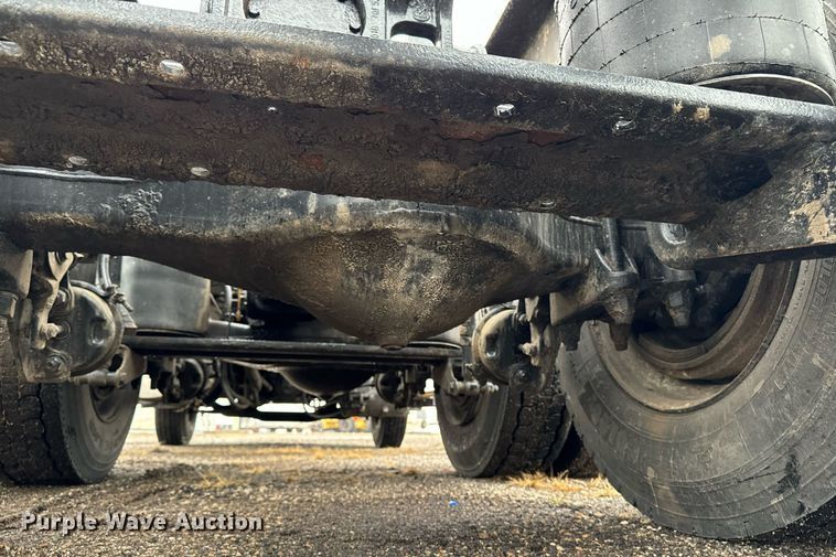 image for item EG6977 1999 Mack CH613 semi truck