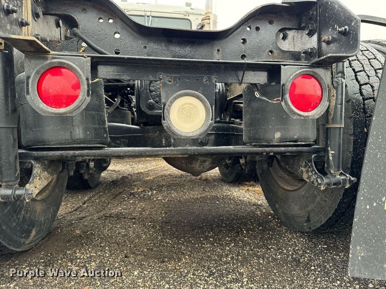 image for item EG6977 1999 Mack CH613 semi truck