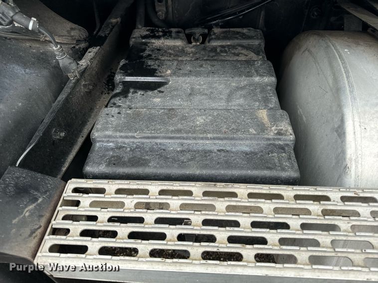 image for item EG6977 1999 Mack CH613 semi truck