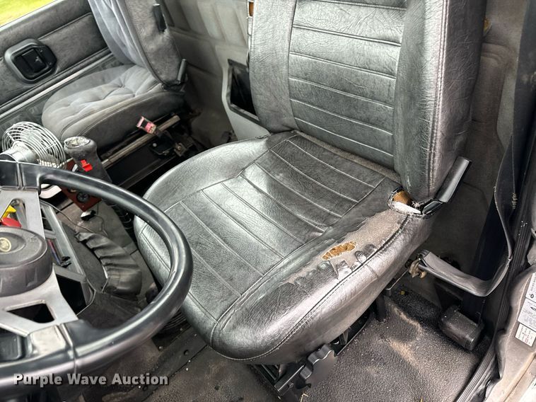 image for item EG6977 1999 Mack CH613 semi truck