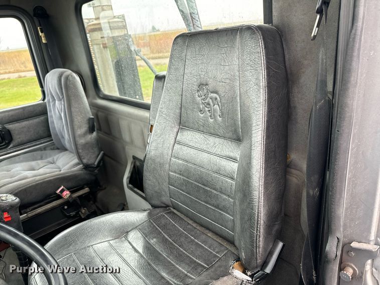 image for item EG6977 1999 Mack CH613 semi truck