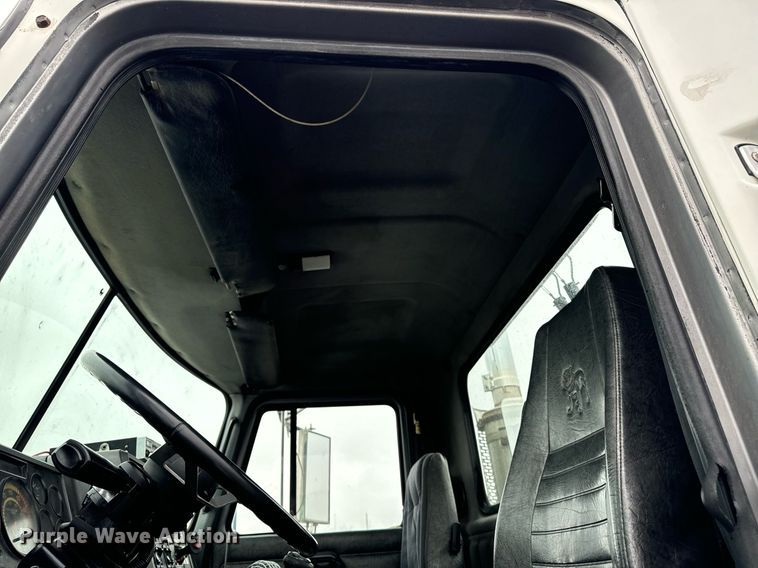 image for item EG6977 1999 Mack CH613 semi truck