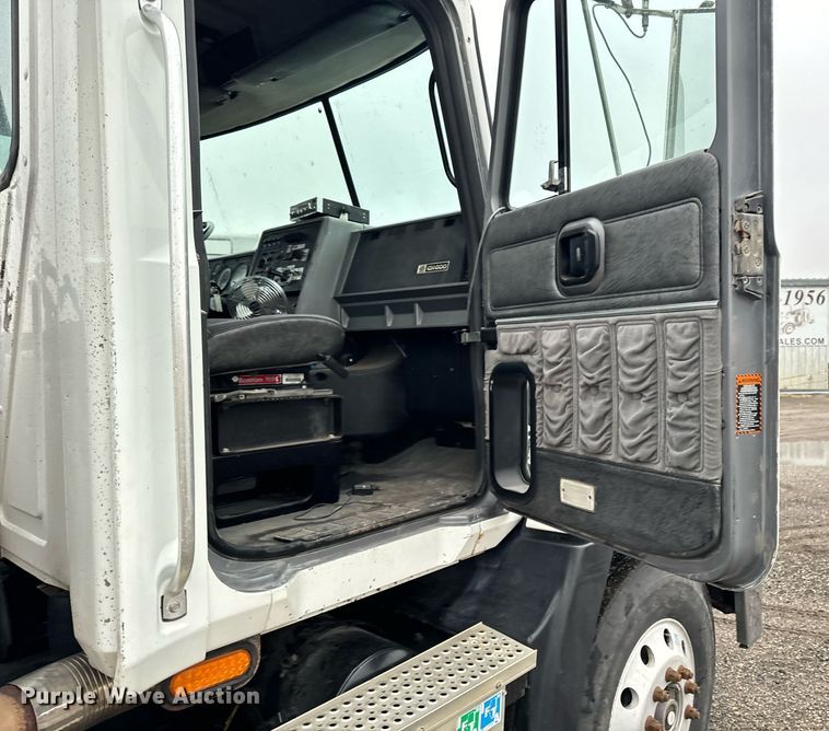 image for item EG6977 1999 Mack CH613 semi truck