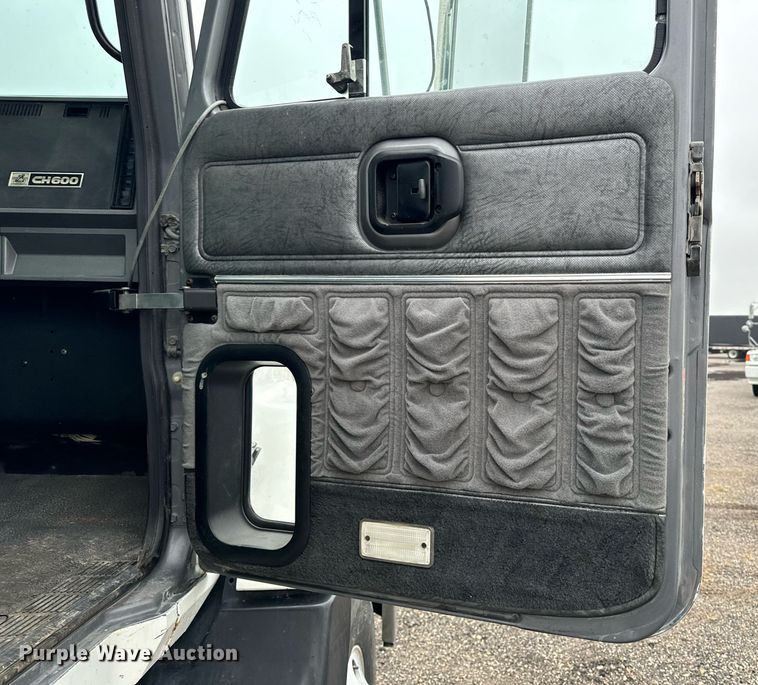 image for item EG6977 1999 Mack CH613 semi truck