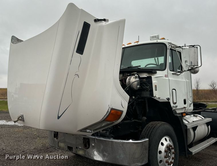 image for item EG6977 1999 Mack CH613 semi truck