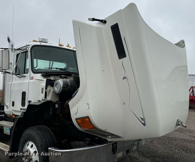 image for item EG6977 1999 Mack CH613 semi truck