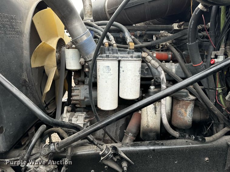 image for item EG6977 1999 Mack CH613 semi truck