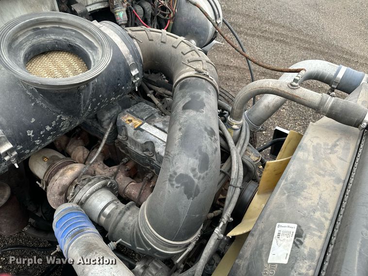 image for item EG6977 1999 Mack CH613 semi truck