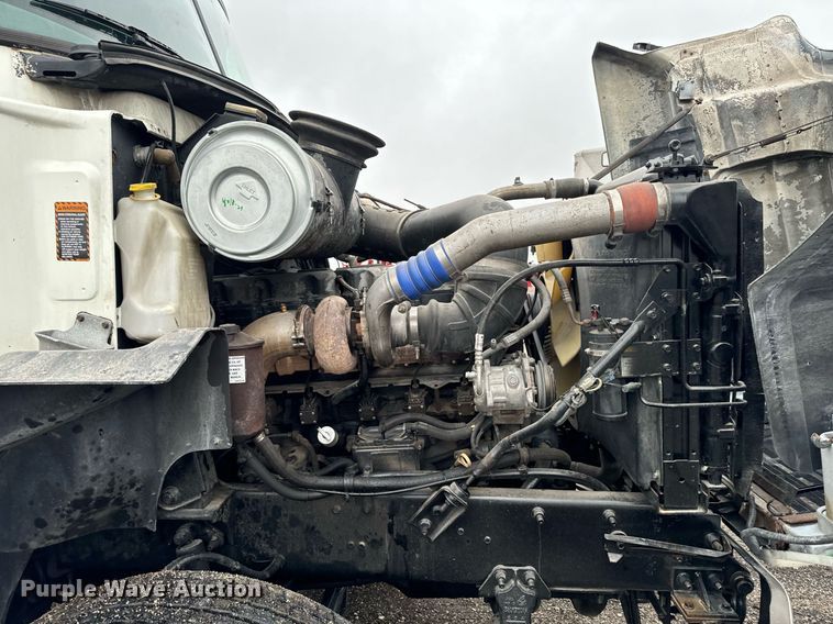 image for item EG6977 1999 Mack CH613 semi truck