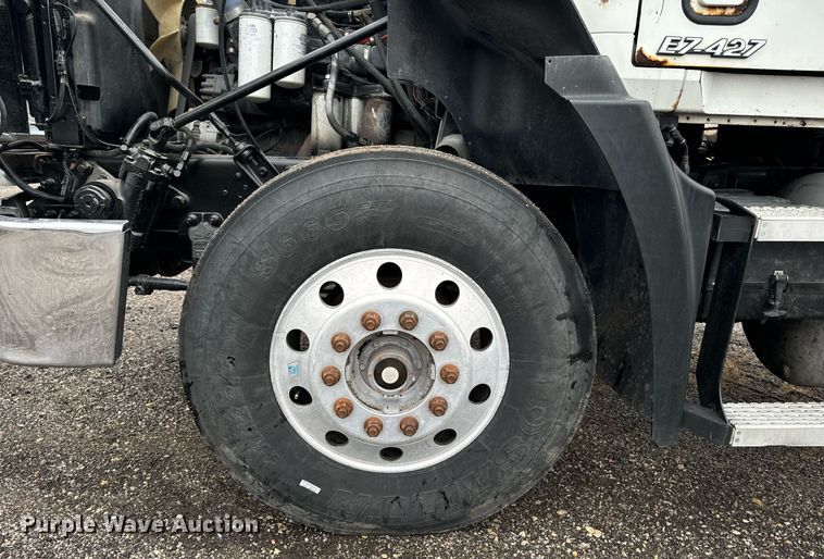 image for item EG6977 1999 Mack CH613 semi truck