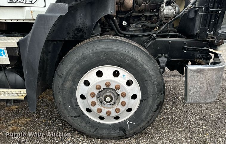 image for item EG6977 1999 Mack CH613 semi truck