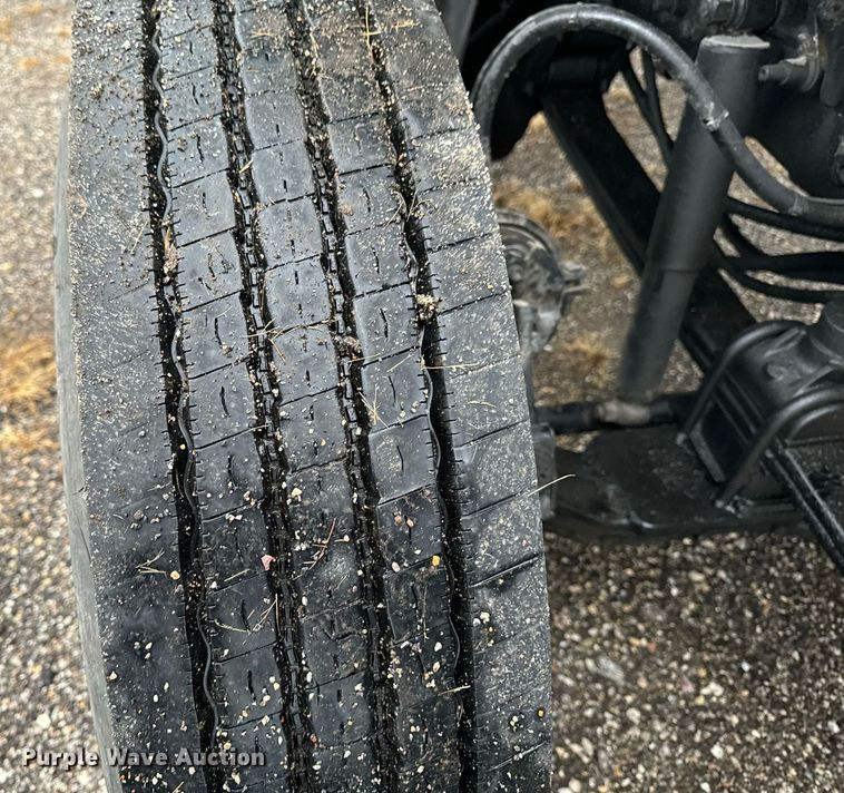 image for item EG6977 1999 Mack CH613 semi truck