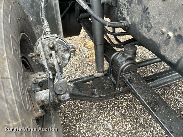 image for item EG6977 1999 Mack CH613 semi truck