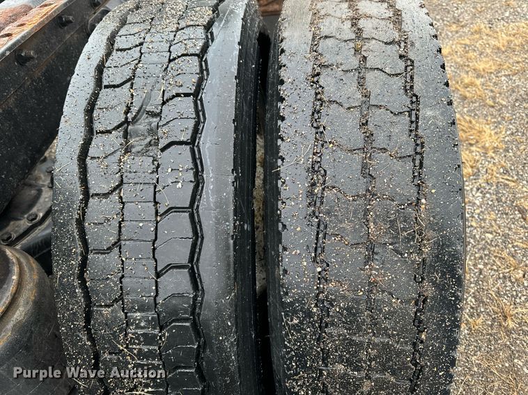 image for item EG6977 1999 Mack CH613 semi truck