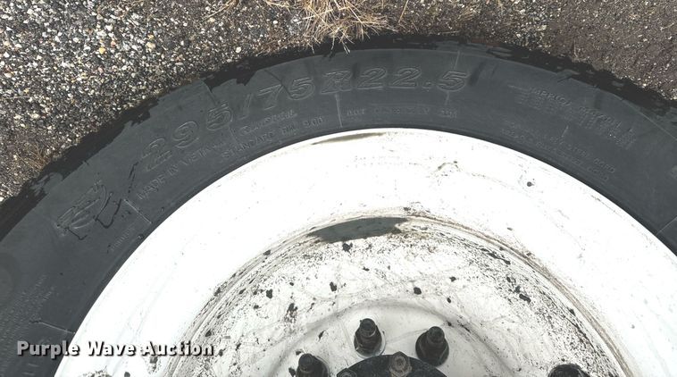 image for item EG6977 1999 Mack CH613 semi truck