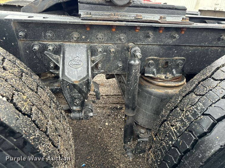 image for item EG6977 1999 Mack CH613 semi truck