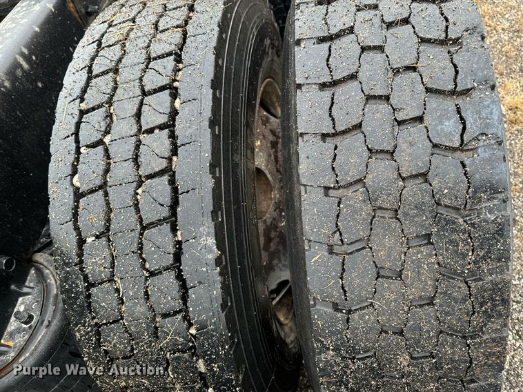 image for item EG6977 1999 Mack CH613 semi truck