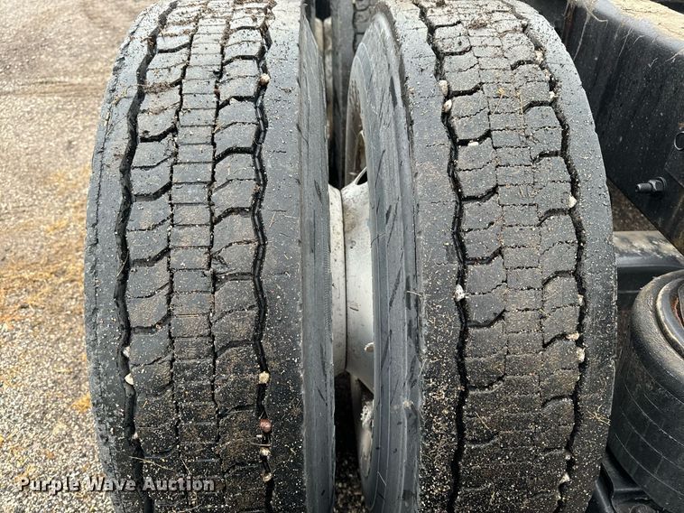 image for item EG6977 1999 Mack CH613 semi truck