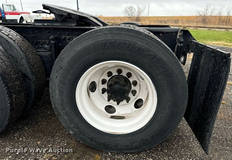 image for item EG6977 1999 Mack CH613 semi truck