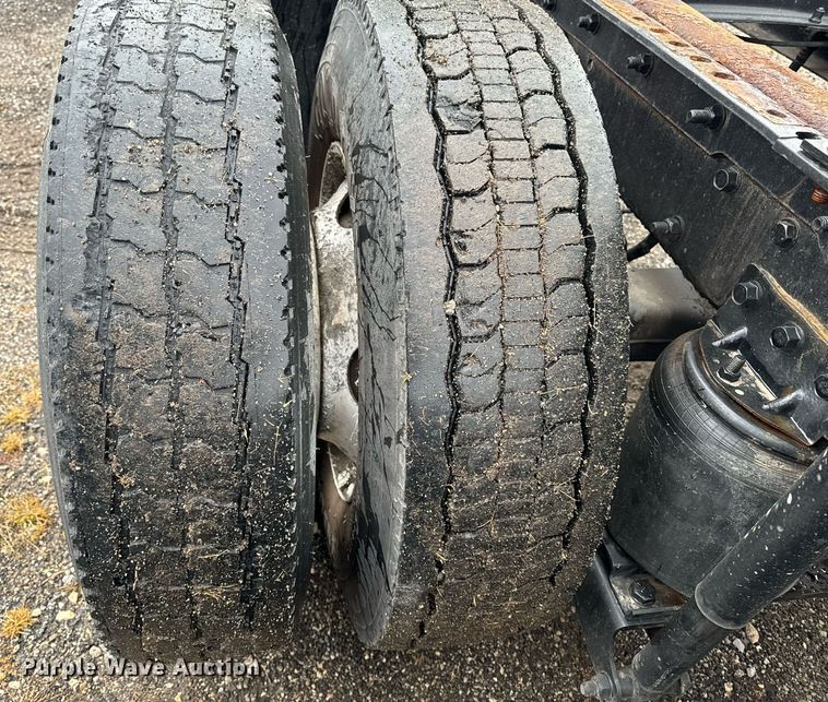 image for item EG6977 1999 Mack CH613 semi truck