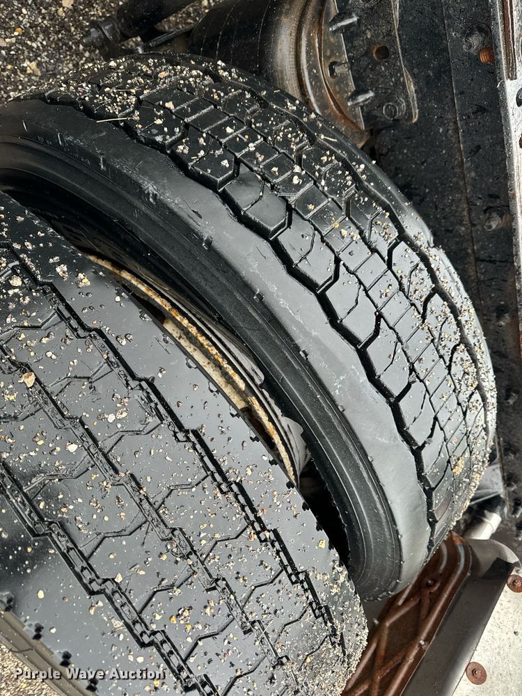 image for item EG6977 1999 Mack CH613 semi truck